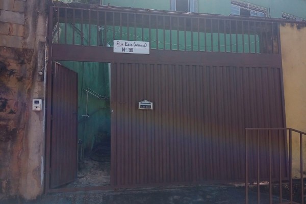 Vendo 2 Casas + 2 Lojas em Ibirité